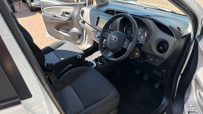 Toyota Yaris 1.0 [72] VVT-i Icon Tech 5dr Petrol Hatchback